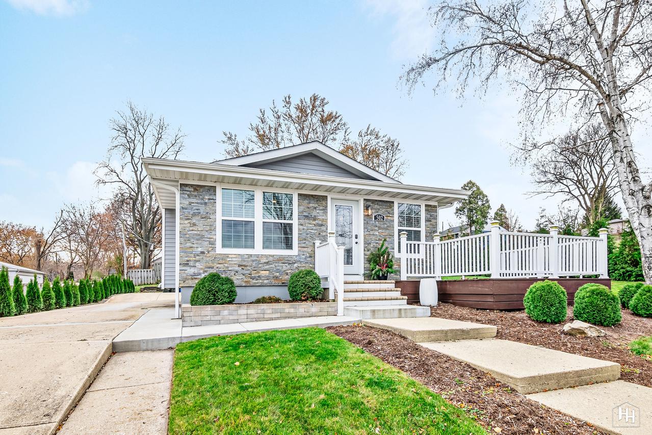 502 Plum St., Lake In The Hills, IL 60156