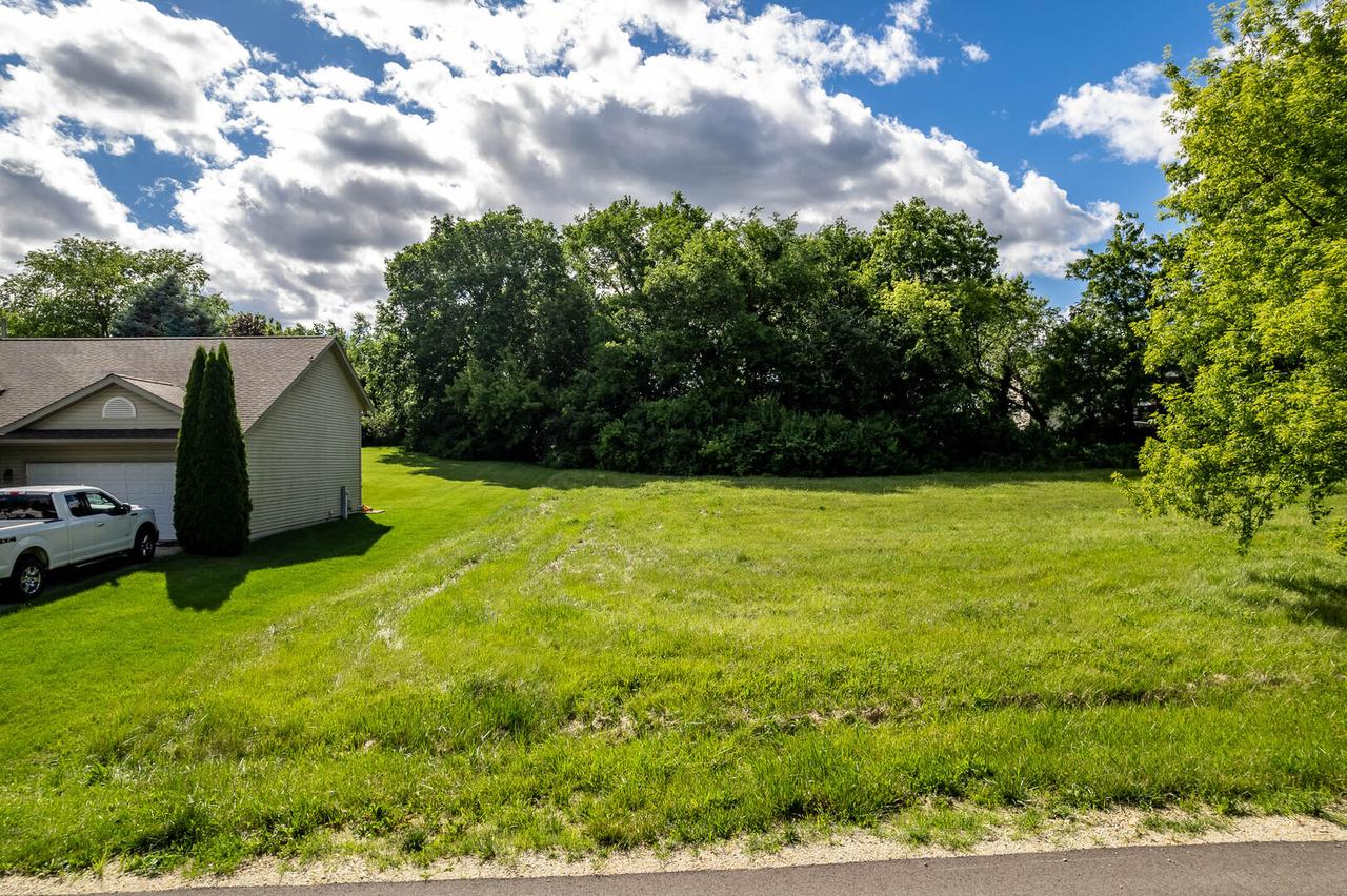 110 Heath Cliff Dr., Poplar Grove, IL 61065
