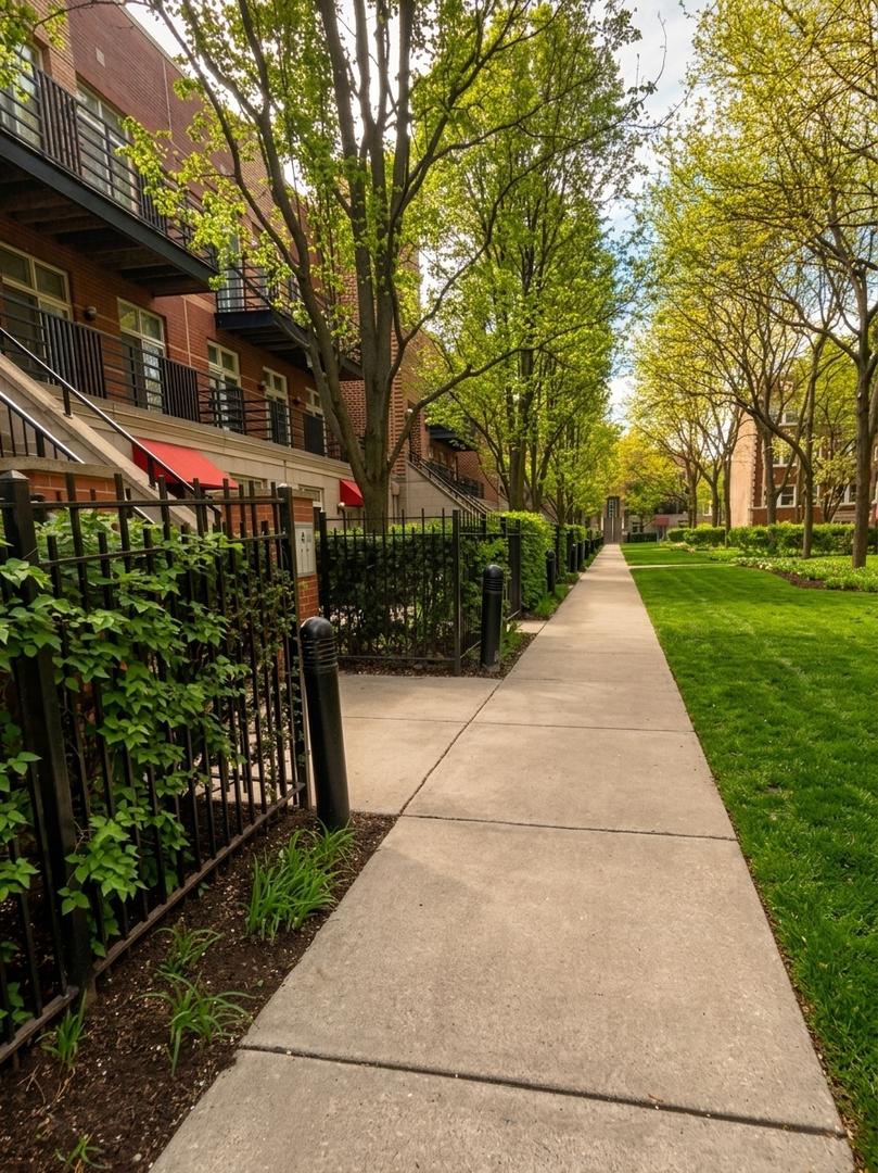 1033 E 46th St. #406, Chicago, IL 60653