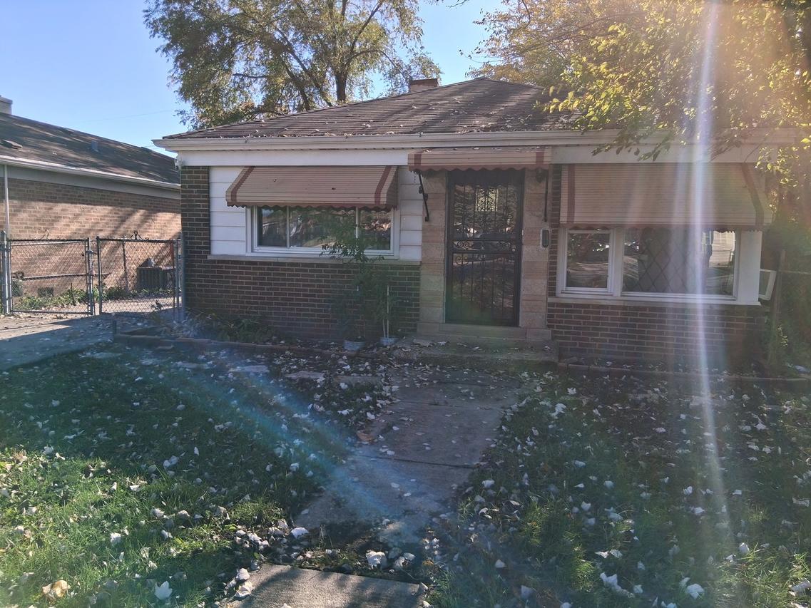 310 W 150th St., Harvey, IL 60426