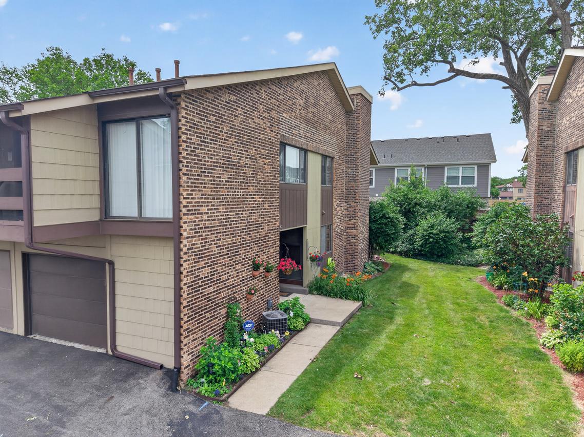 1 W Boulder Ct. #1B, Palos Hills, IL 60465