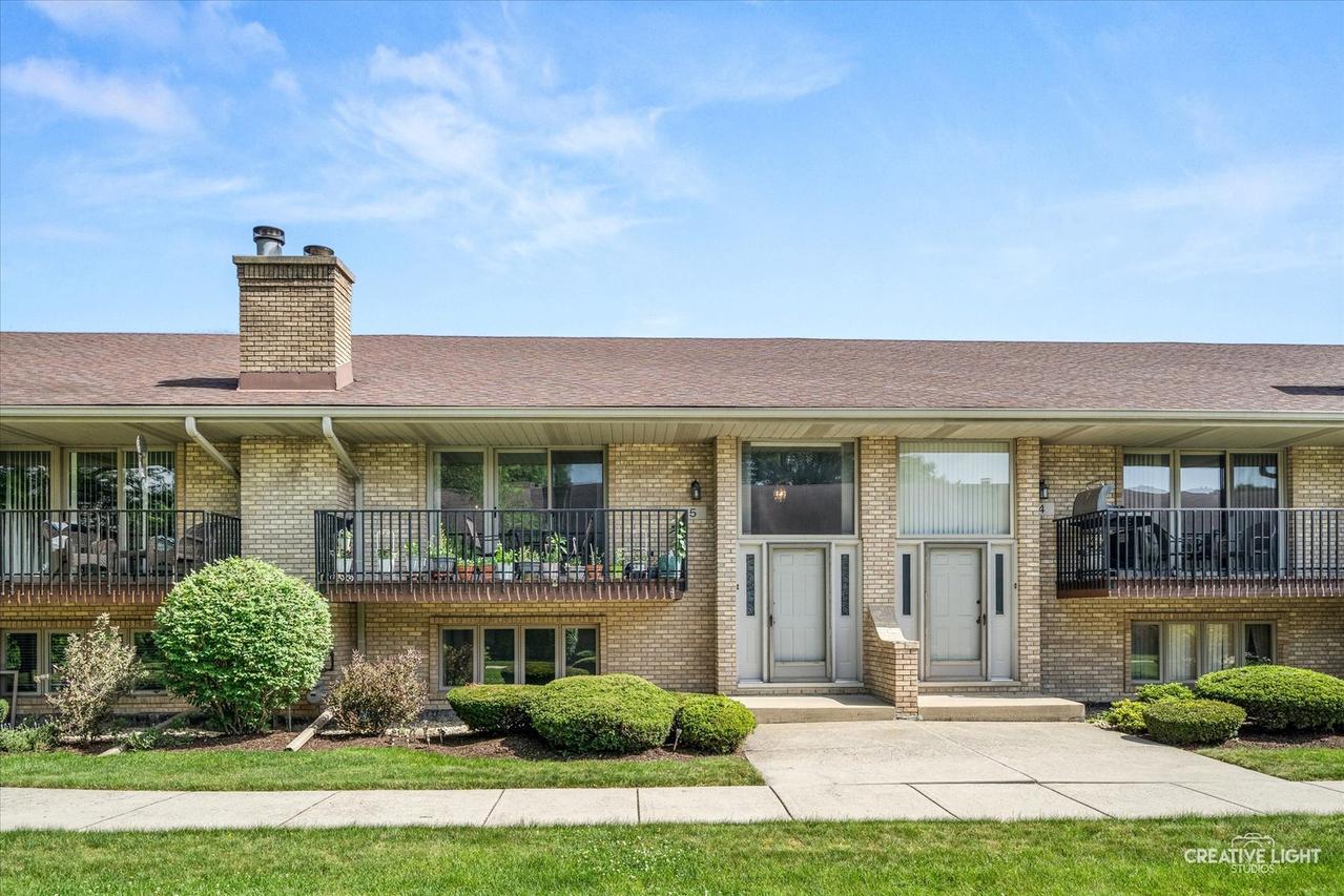 8316 Woodland Dr. #5, Darien, IL 60561