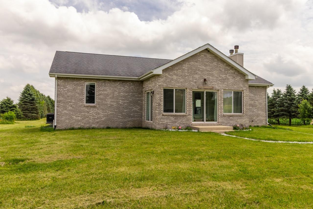 16649 Beaverton Rd., Capron, IL 61012