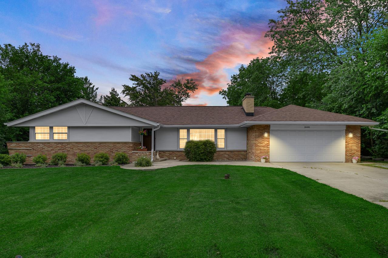 16441 Beverly Ave., Tinley Park, IL 60477