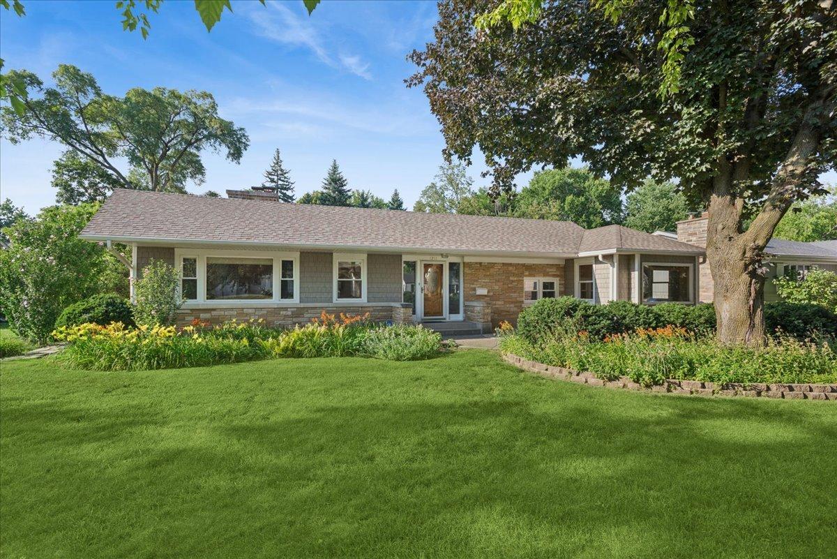 1211 James St., Geneva, IL 60134