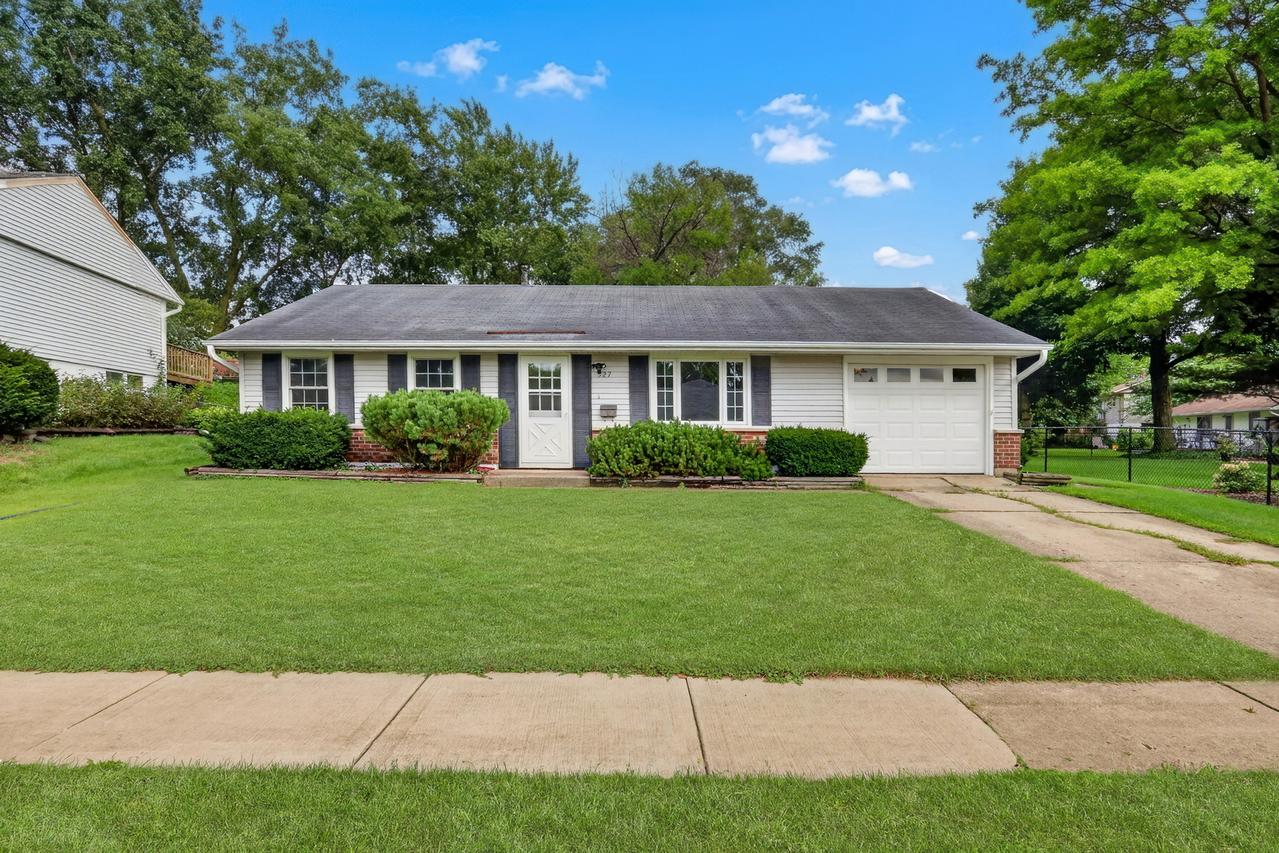 527 Sherwood Dr., Streamwood, IL 60107