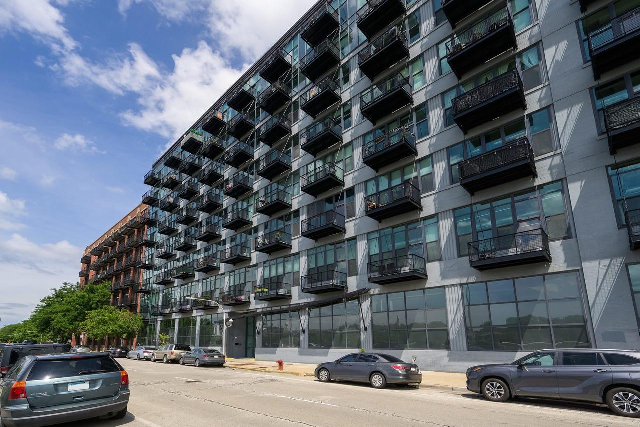 1224 W Van Buren St. #604, Chicago, IL 60607