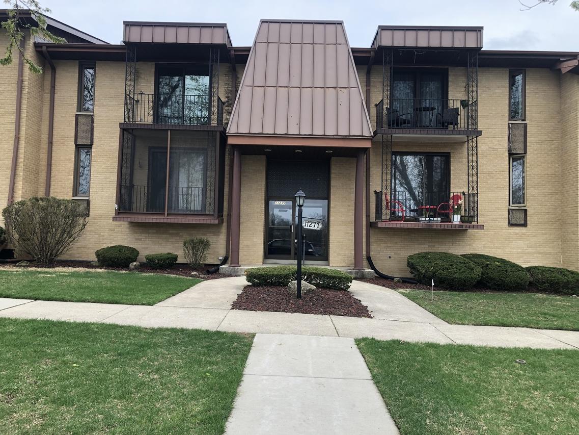 11277 S Roberts Rd. #E, Palos Hills, IL 60465