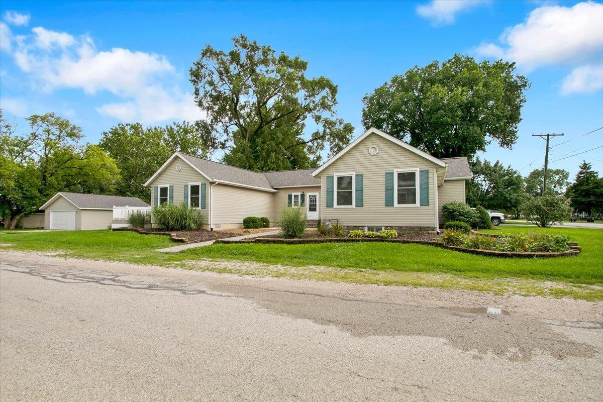 295 N 1st Ave., Coal City, IL 60416
