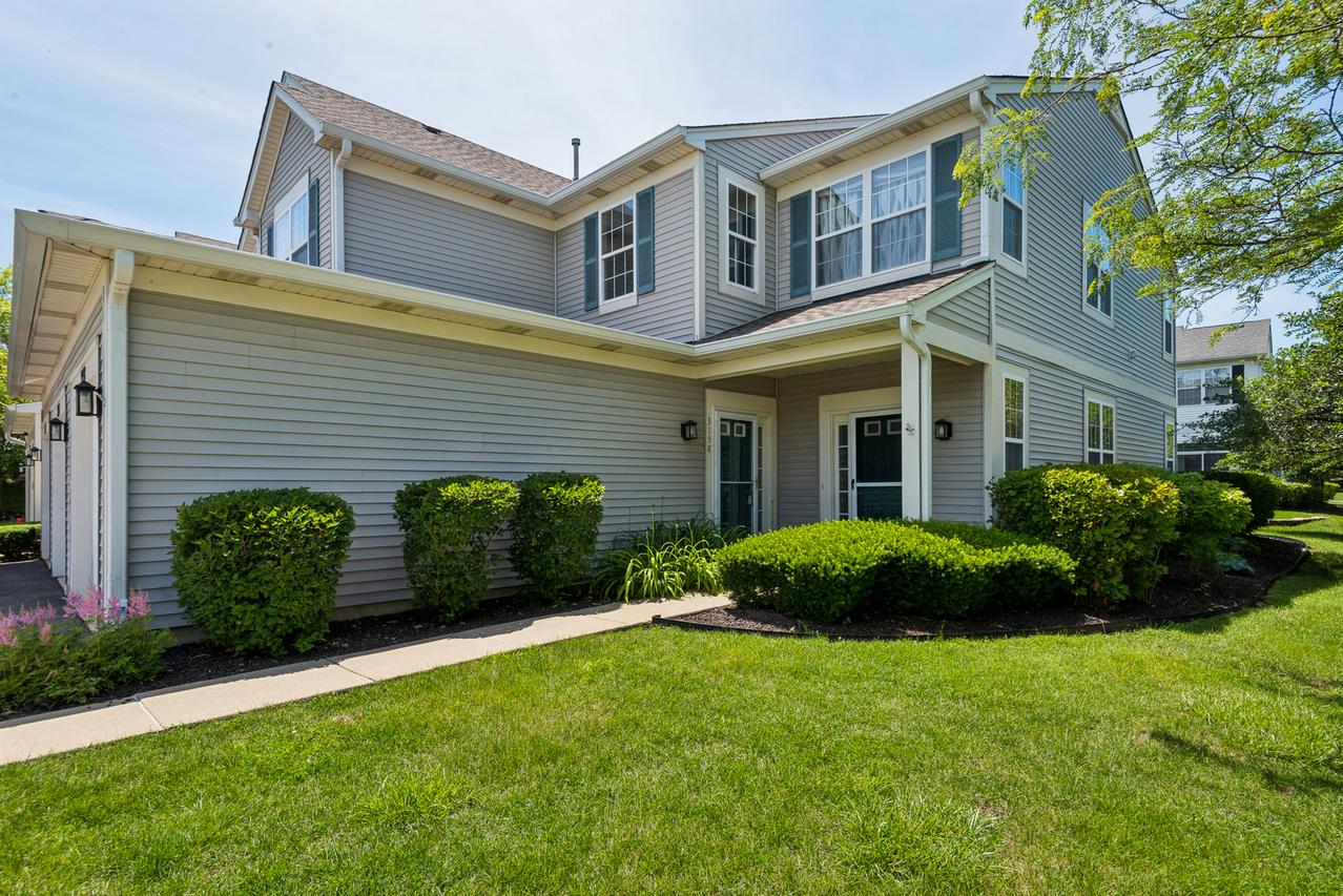 3158 Falling Waters Ln., Lindenhurst, IL 60046