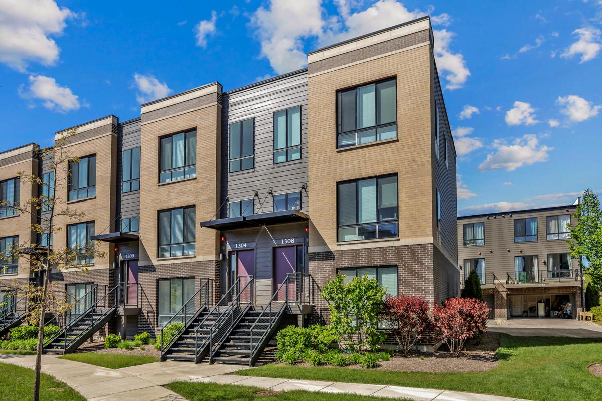 1308 Catalina Ct., Schaumburg, IL 60173