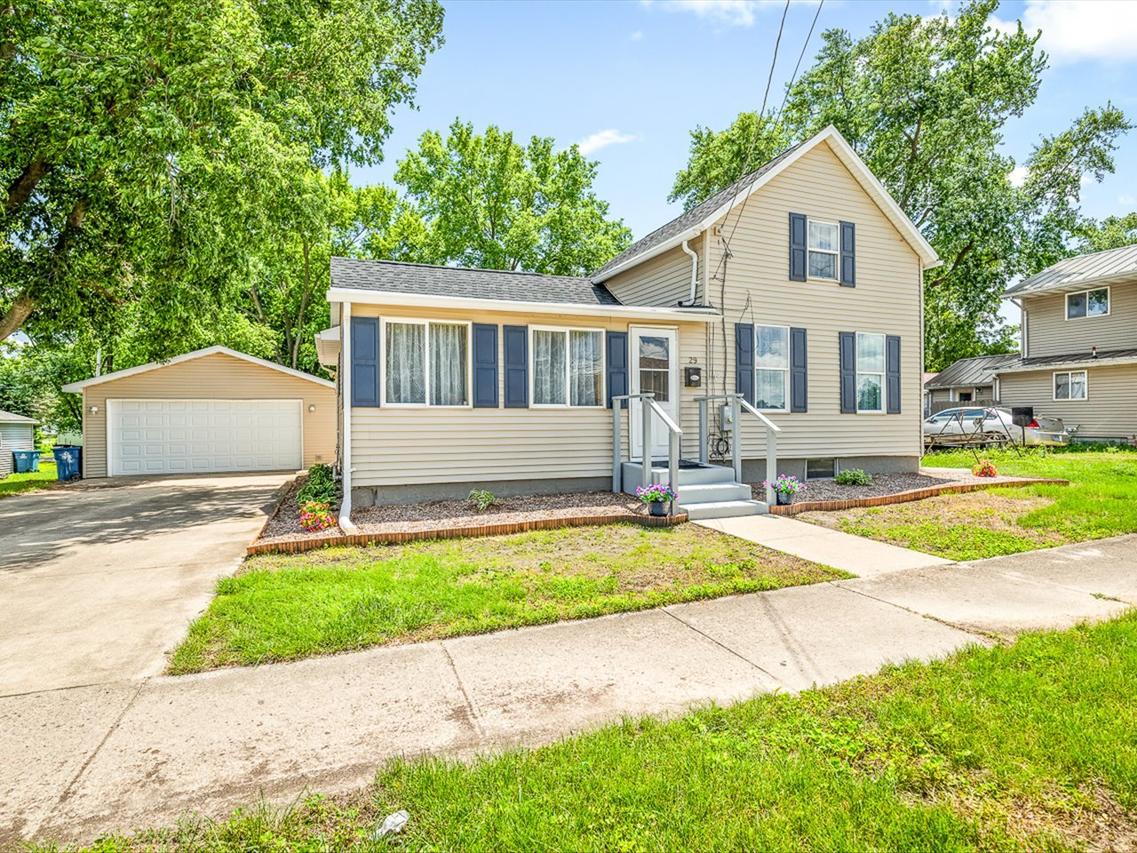 29 W Main St., Amboy, IL 61310