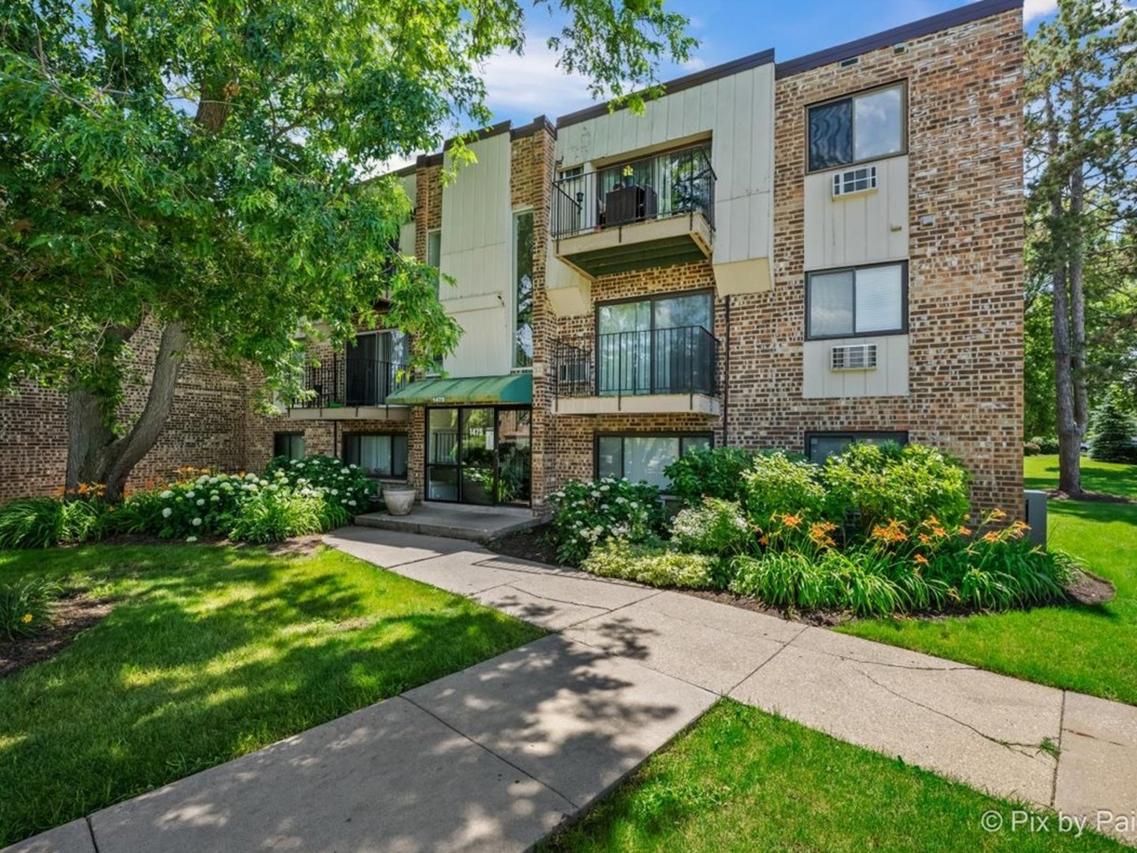 1475 N Winslowe Dr. #102, Palatine, IL 60074
