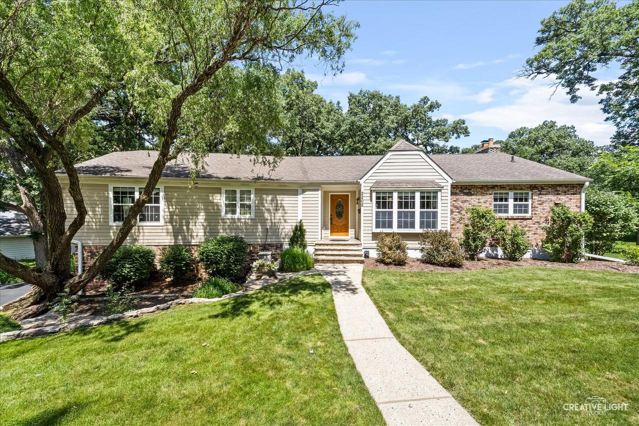 2202 Country Knoll Ln., Elgin, IL 60123