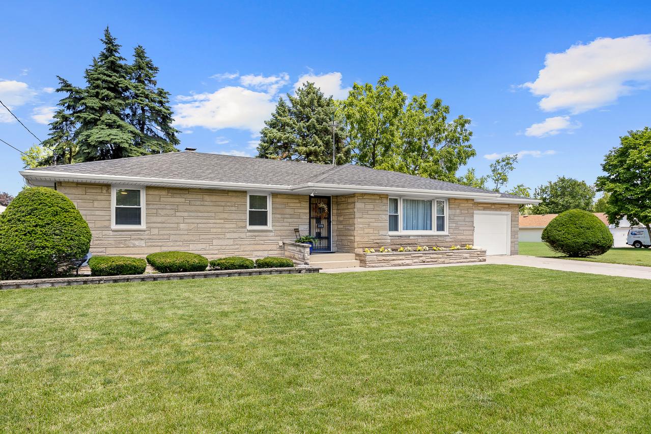 2225 W Arden Pl., Joliet, IL 60435