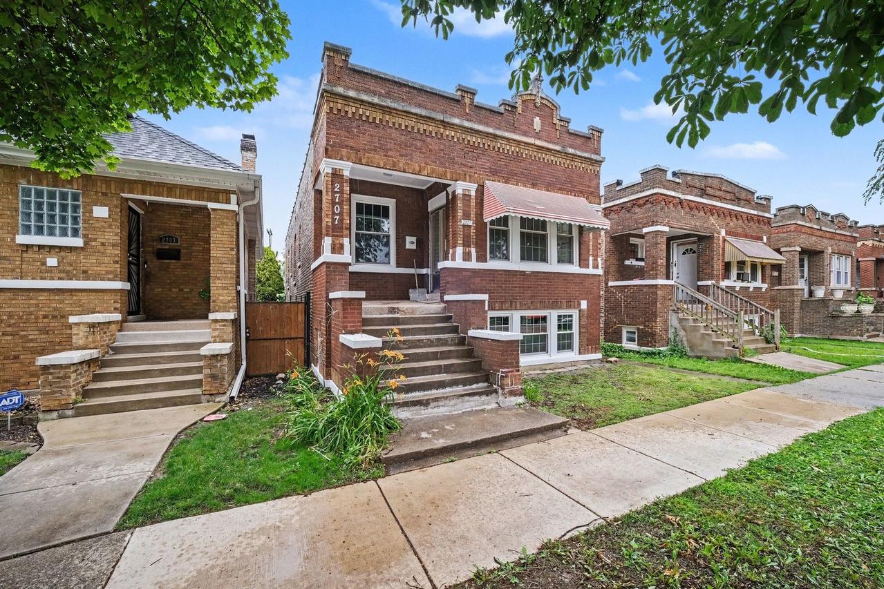 2707 Harvey Ave., Berwyn, IL 60402