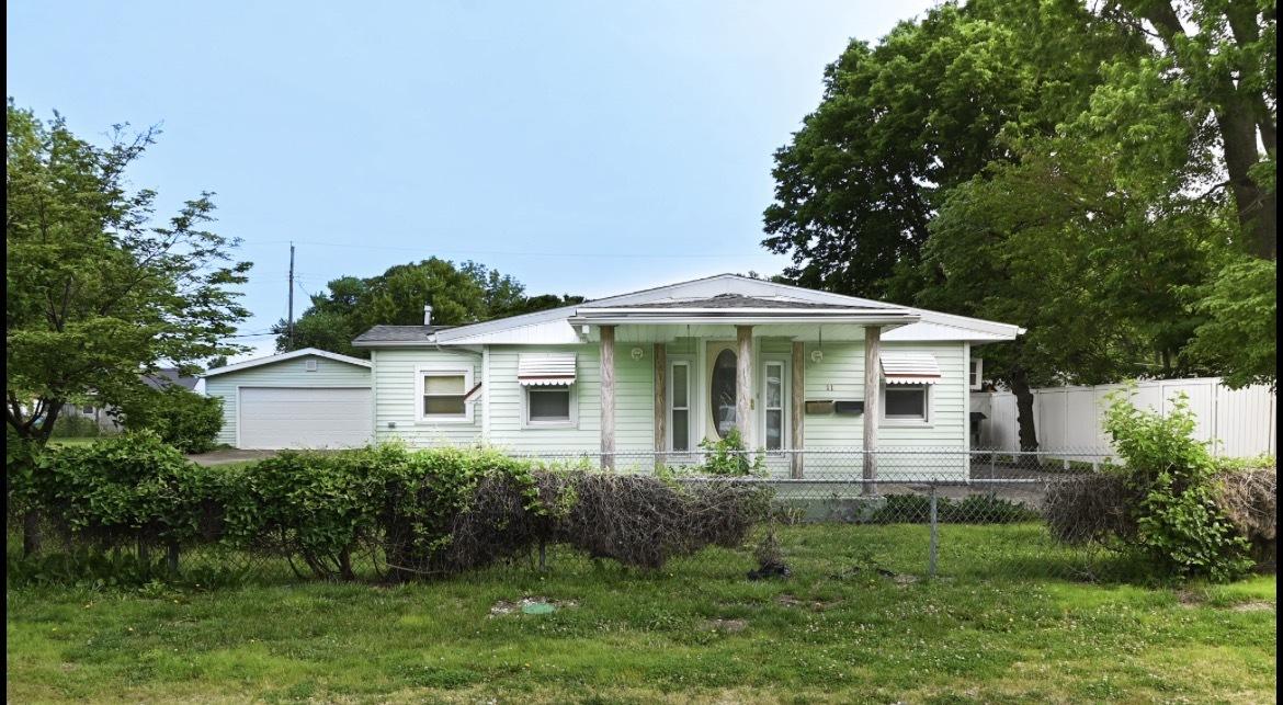 11 E Woodlawn St., Danville, IL 61832