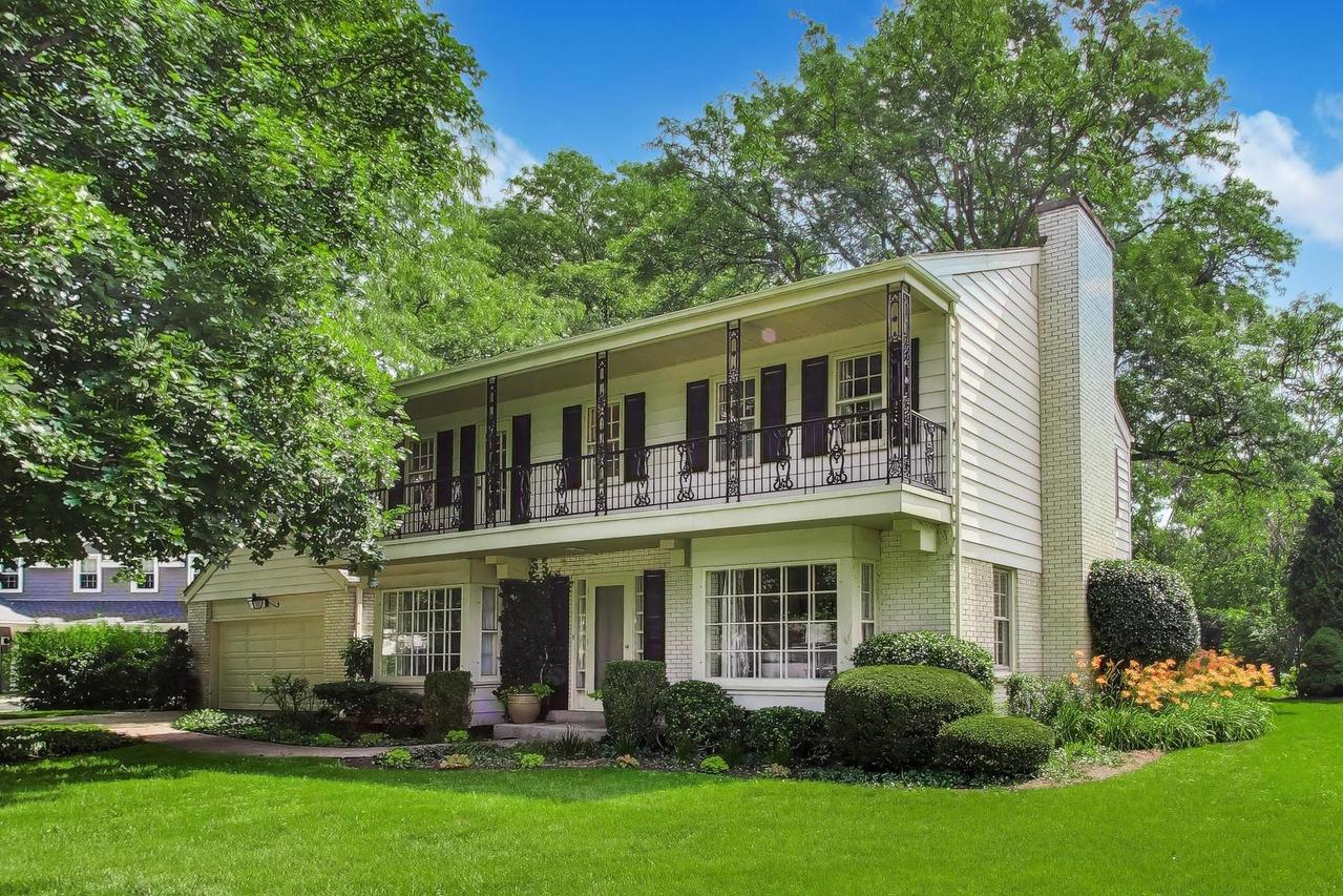 841 Woodbine Ln., Northbrook, IL 60062