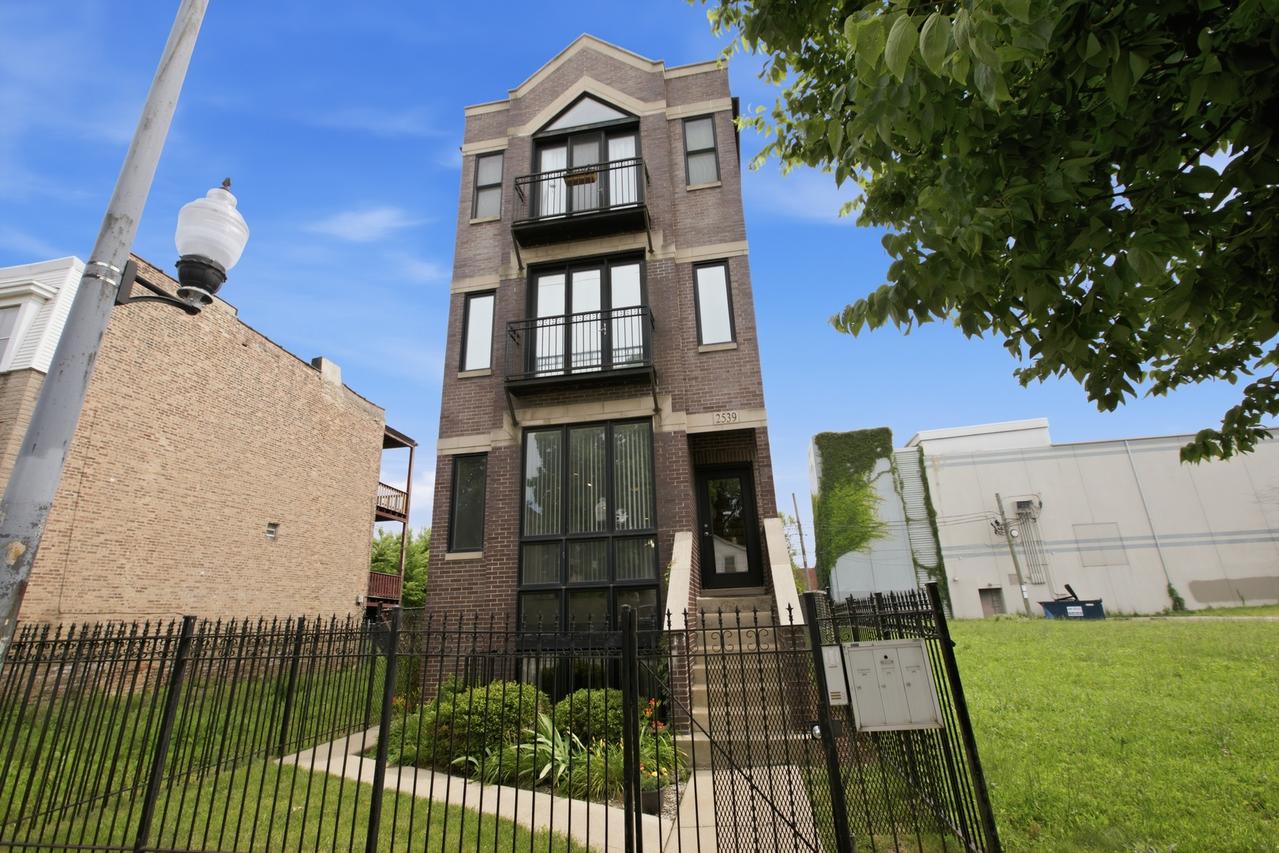 2539 W Warren Blvd. #1, Chicago, IL 60612