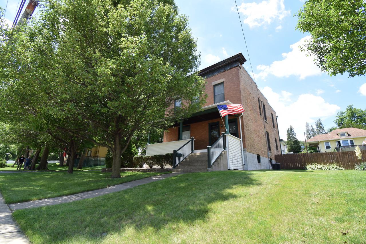 34 S La Fox St., South Elgin, IL 60177