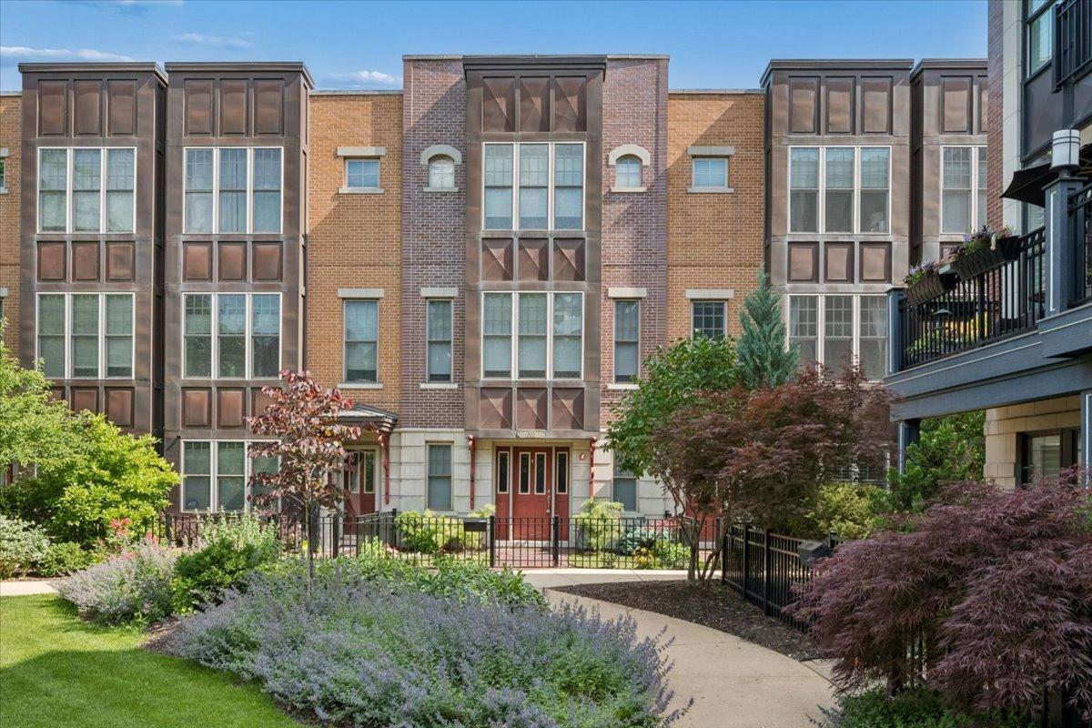 3006 W Newport Ave., Chicago, IL 60618