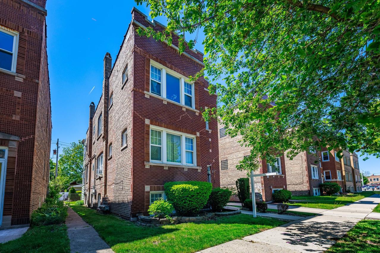 3430 Ridgeland Ave., Berwyn, IL 60402