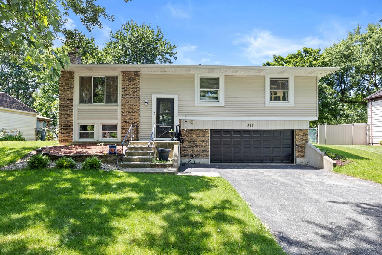 313 Bedford Rd., Bolingbrook, IL 60440