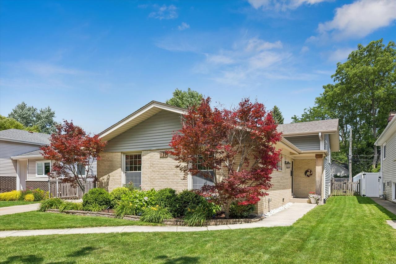 139 S Milton Ave., Glen Ellyn, IL 60137