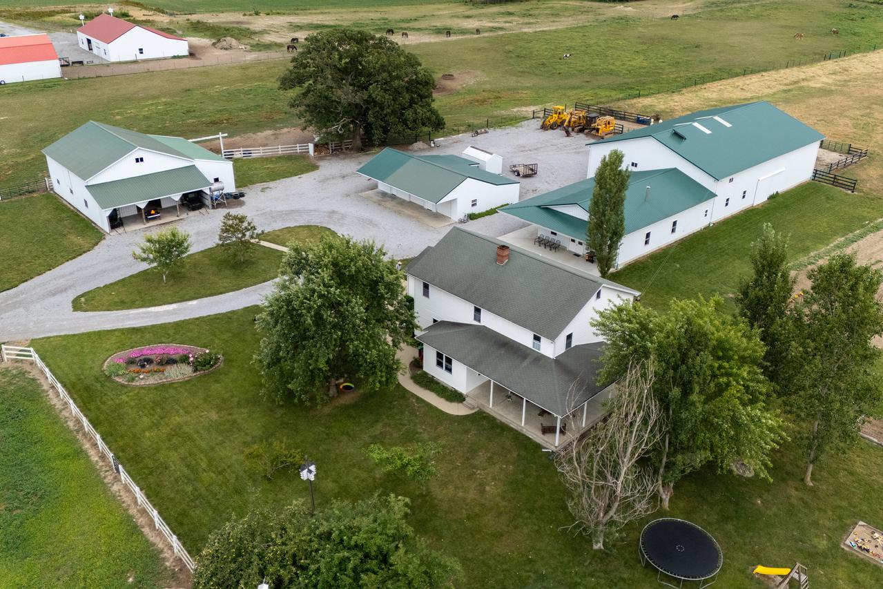 17057 E Saddle Club Rd., Belle Rive, IL 62810