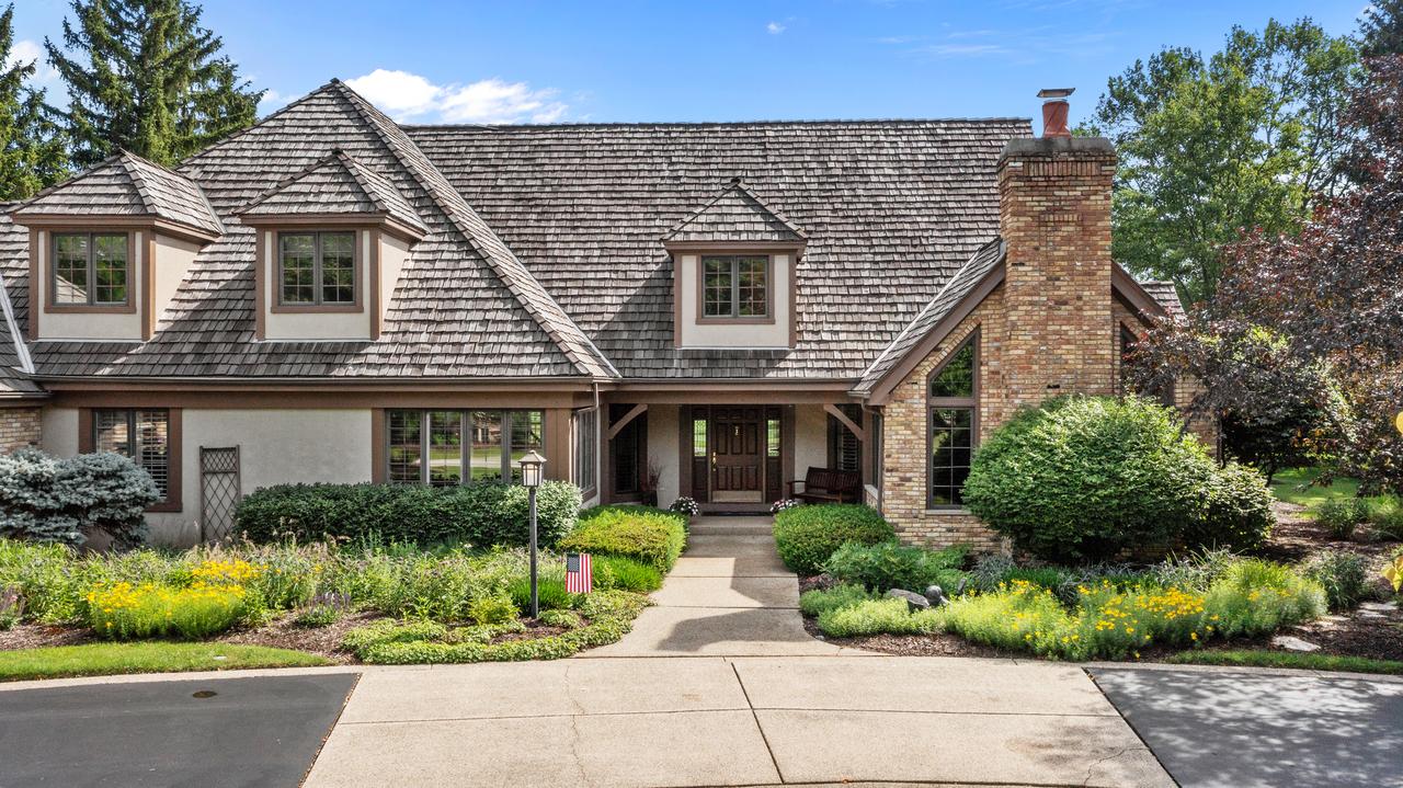 18 S Wynstone Dr., North Barrington, IL 60010