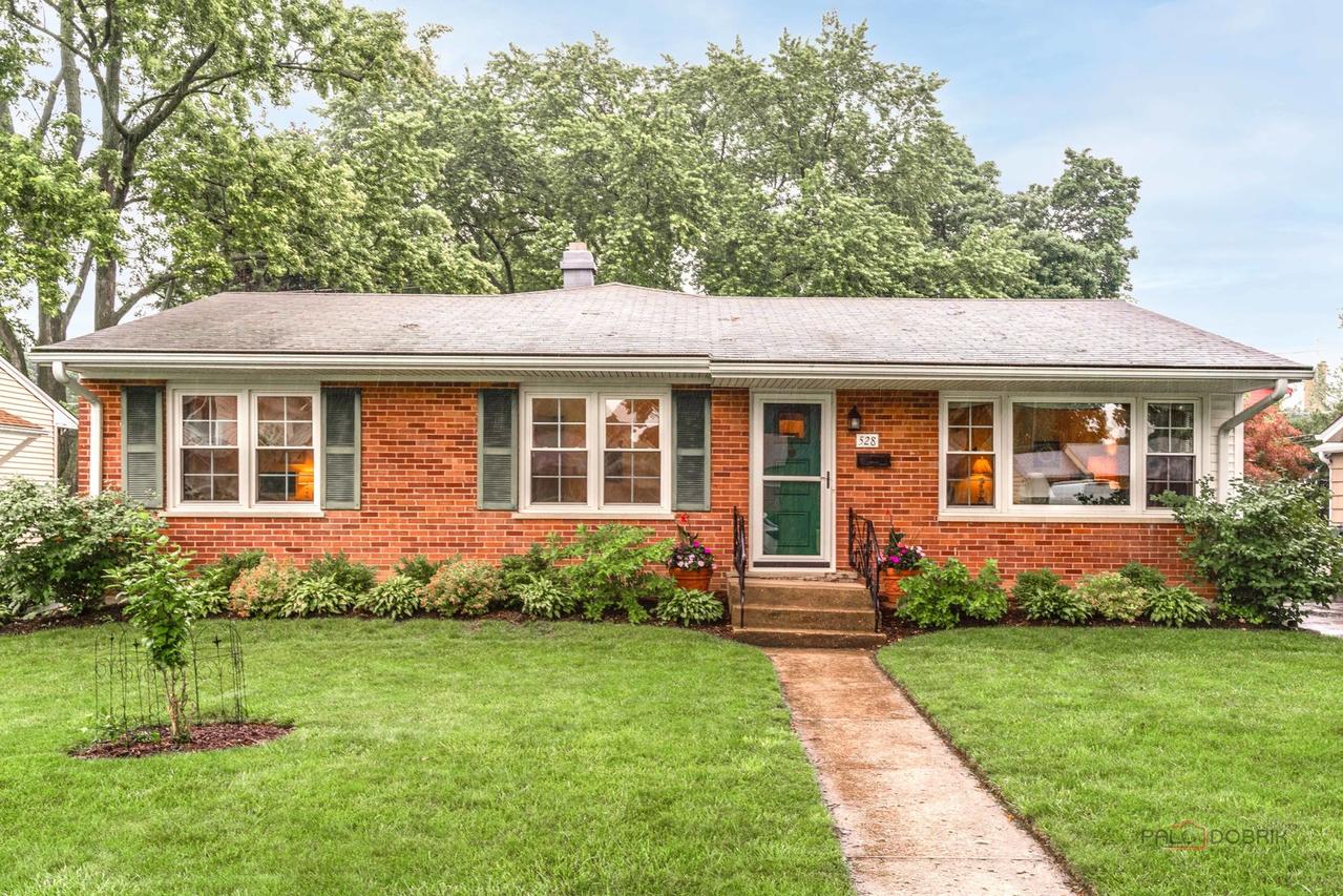 528 Ames St., Libertyville, IL 60048