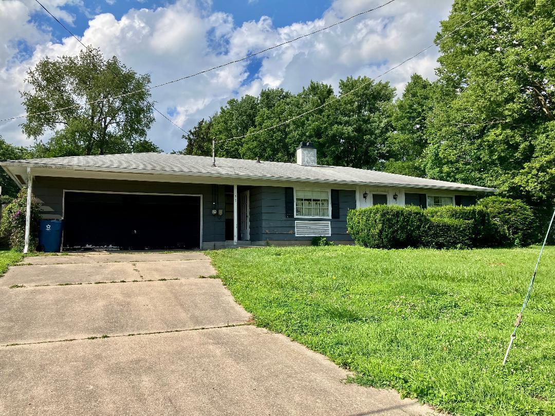 1327 Long St., Dixon, IL 61021
