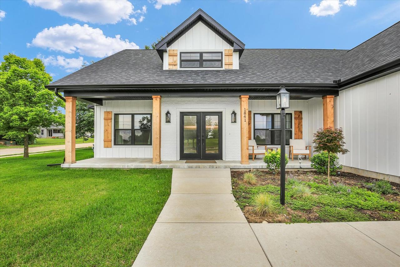 1841 S Stone Creek Blvd., Urbana, IL 61802