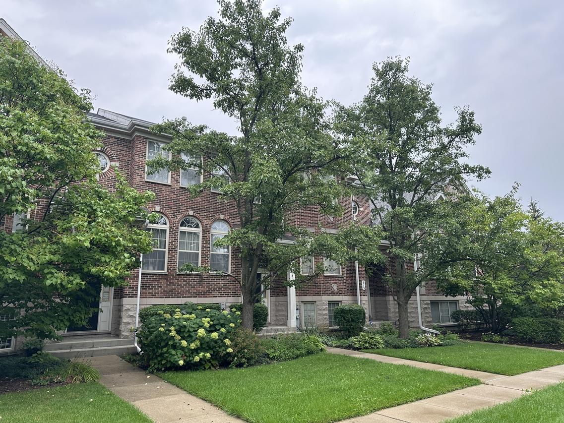 613 Prestwick Ln., Wheeling, IL 60090