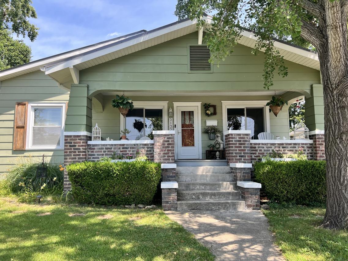 2122 Dewey St., Murphysboro, IL 62966