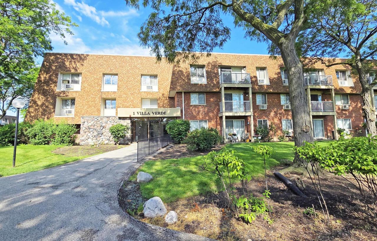 1 Villa Verde Dr. #305, Buffalo Grove, IL 60089