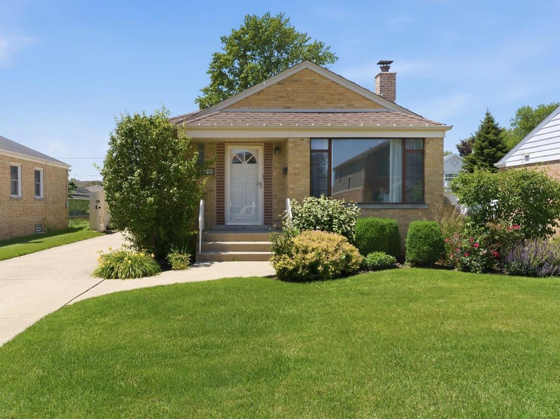 7648 N Osceola Ave., Niles, IL 60714