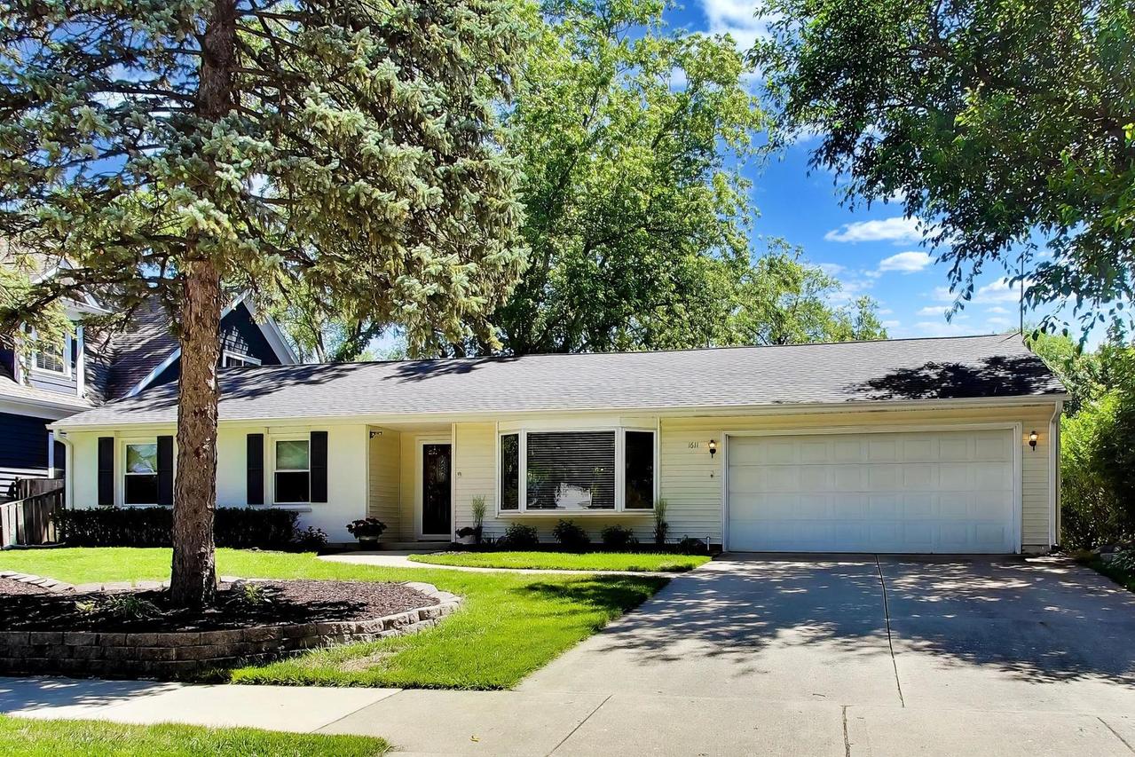 1611 N Fernandez Ave., Arlington Heights, IL 60004