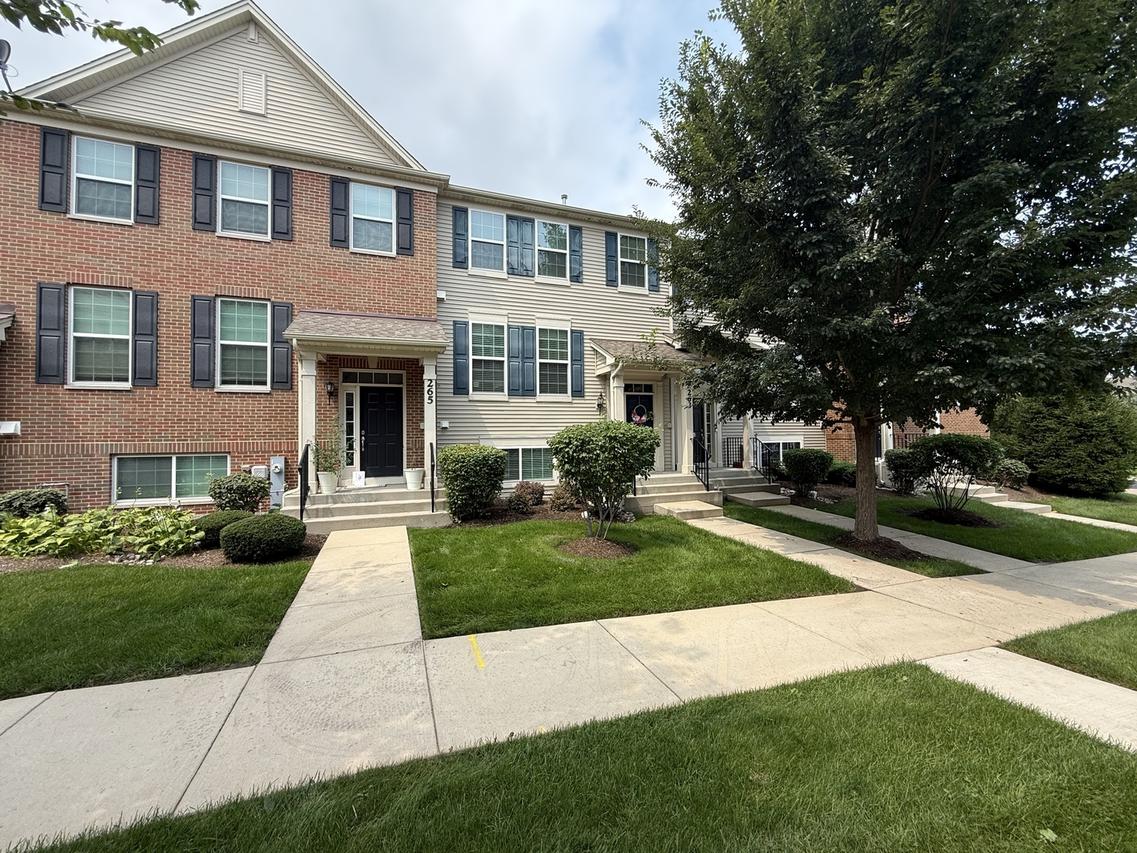 263 Lakeshore Dr., Oswego, IL 60543