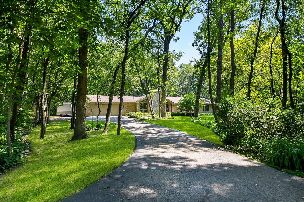 6N297 Miller Ln., St. Charles, IL 60175