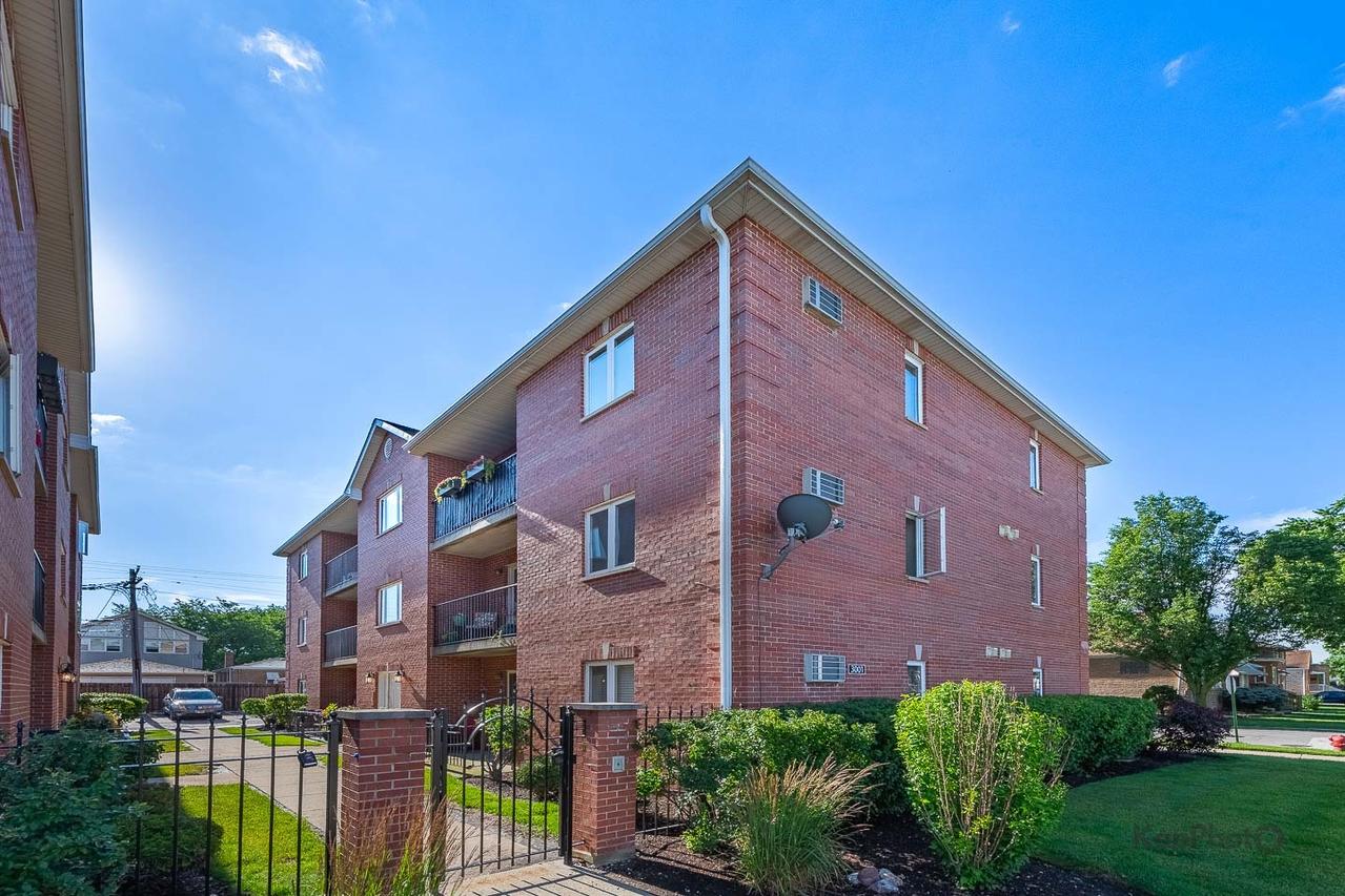 3001 N Oriole Ave. #301, Chicago, IL 60707