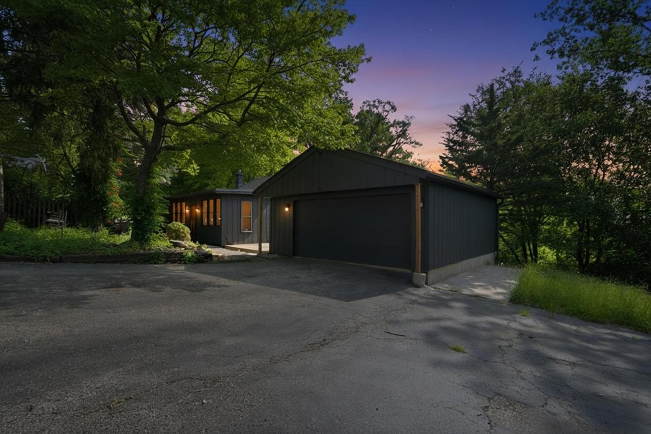 306 N Cresthill Ave., Mchenry, IL 60051