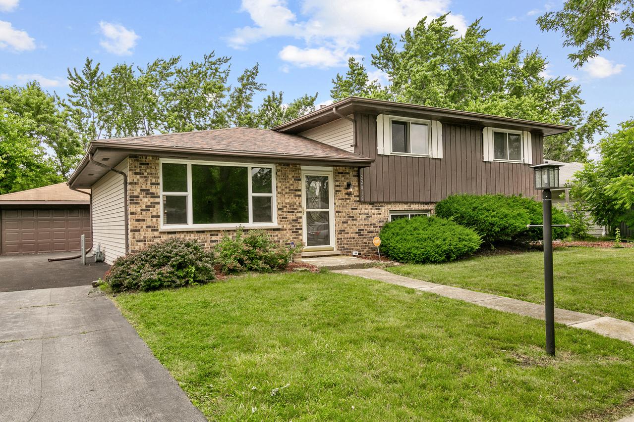 22810 East Dr., Richton Park, IL 60471