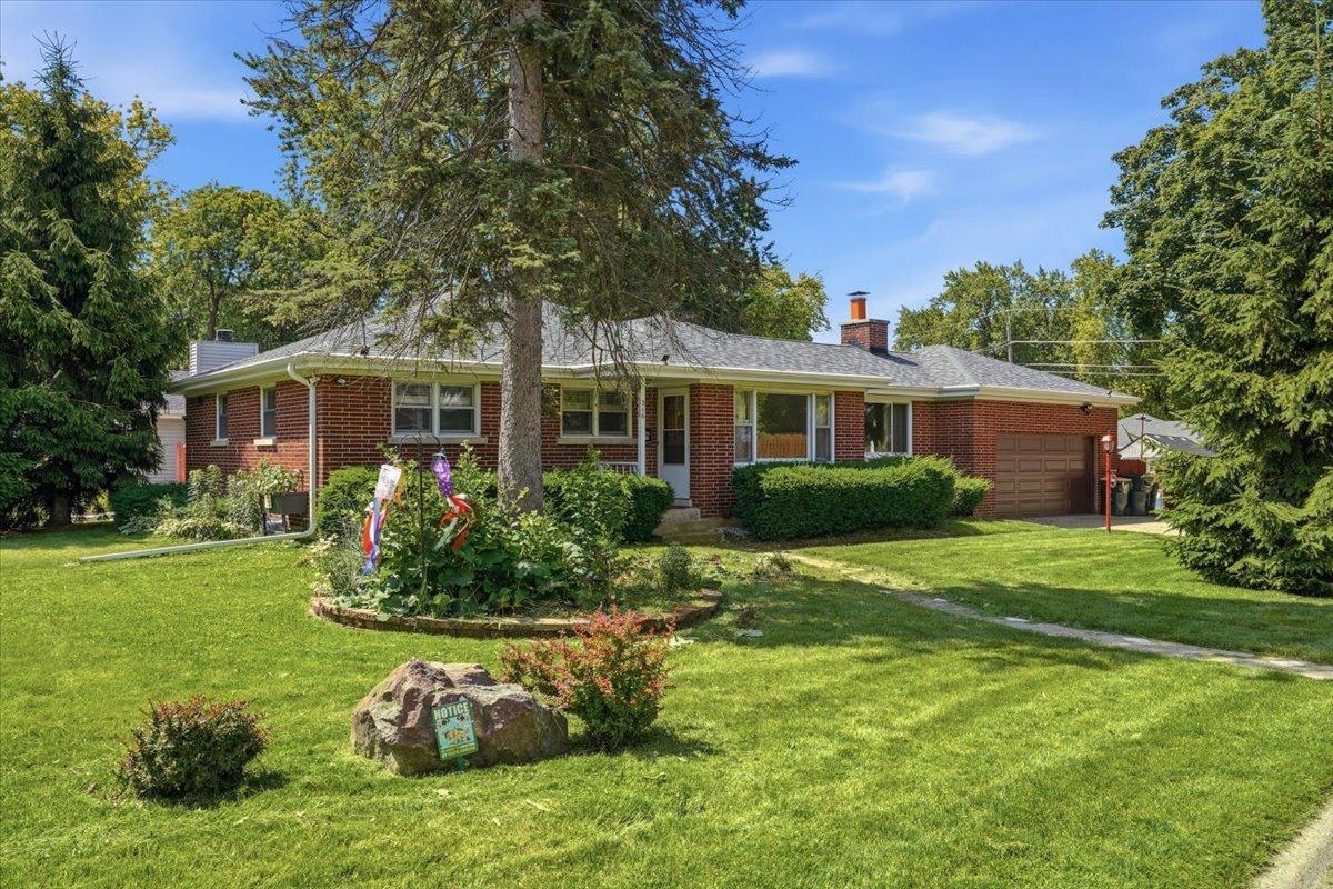 316 Dalton Ave., Mundelein, IL 60060