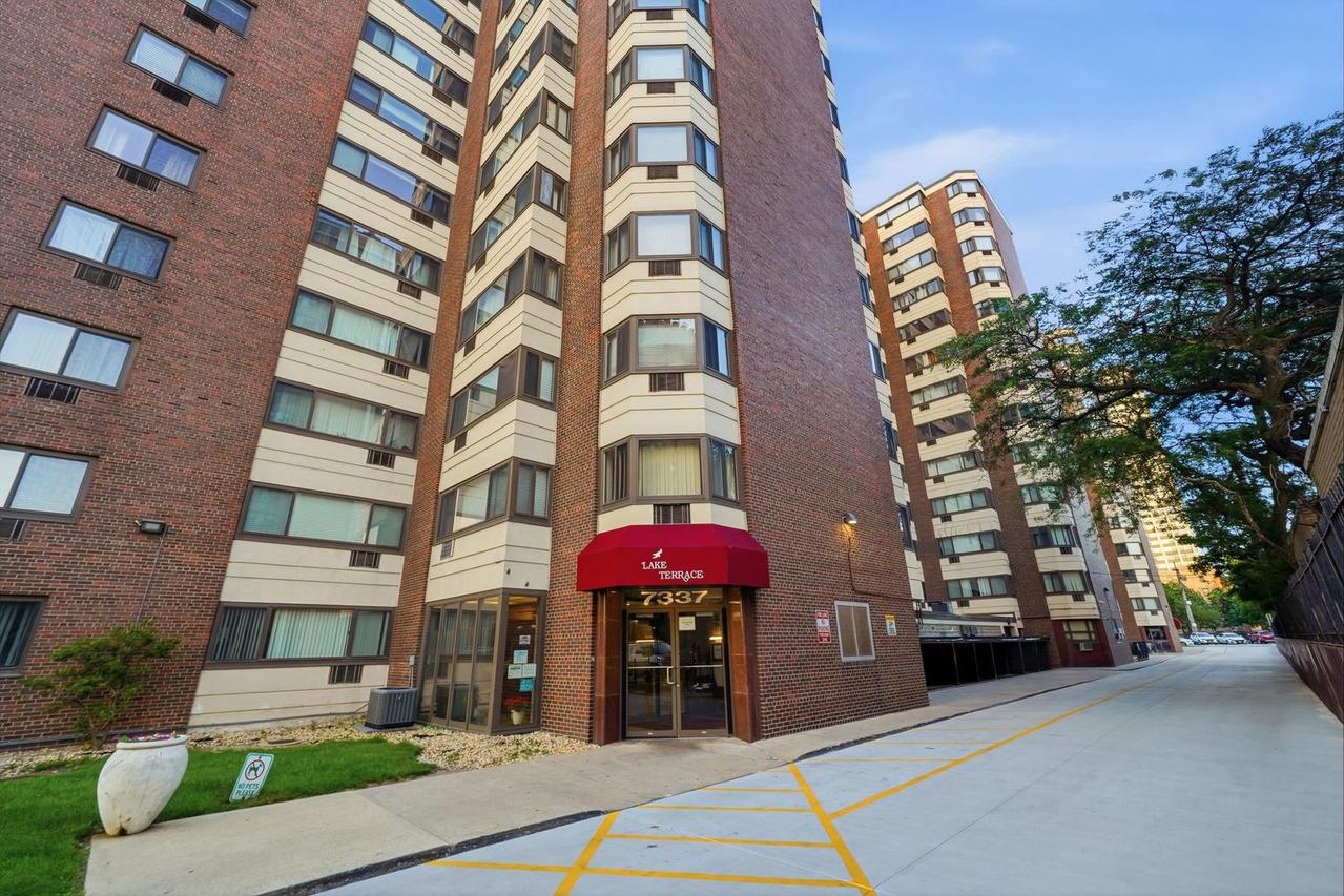 7337 S South Shore Dr. #1030, Chicago, IL 60649