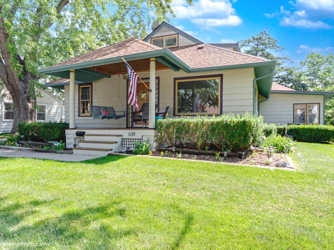 639 S 2nd St., West Dundee, IL 60118