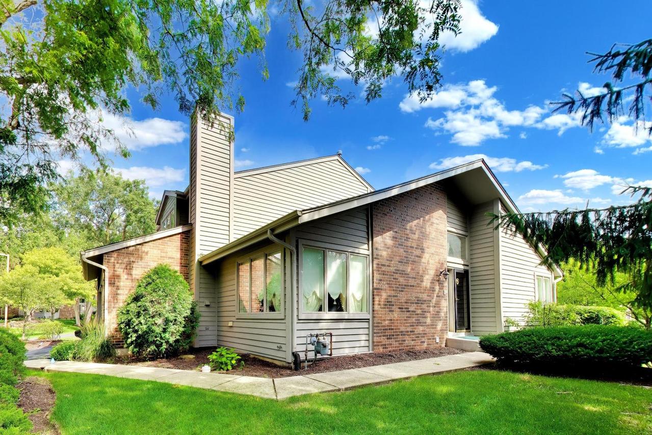 110 Commons Dr., Palos Park, IL 60464