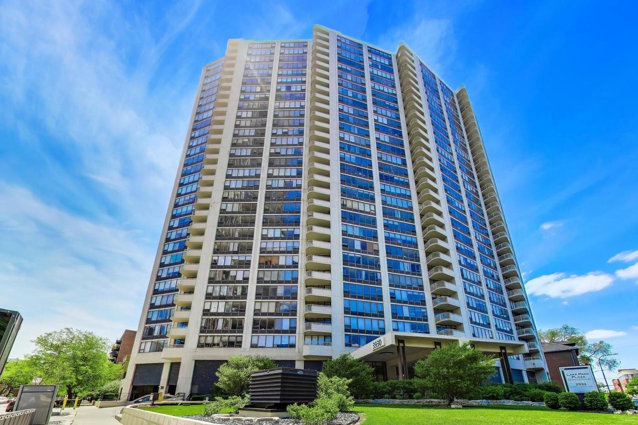 3930 N Pine Grove Ave. #2408, Chicago, IL 60613