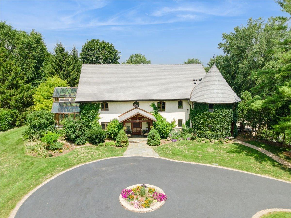 236 Steeplechase Rd., Barrington Hills, IL 60010