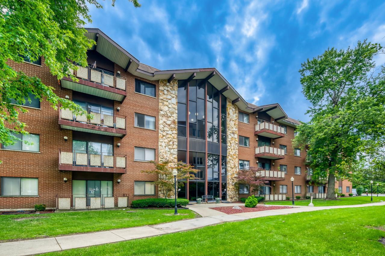 2311 183rd St. #308, Homewood, IL 60430